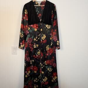 Ivy & Annabelle Satin Lace Floral Gown L Black Multi Long Sleeve V-Neck Button